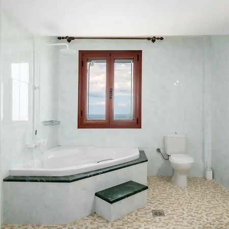 Seaview The Infinite With Private Pool, Bbq & Ping Pong, 1,5km From וילה העיירה רתימנו